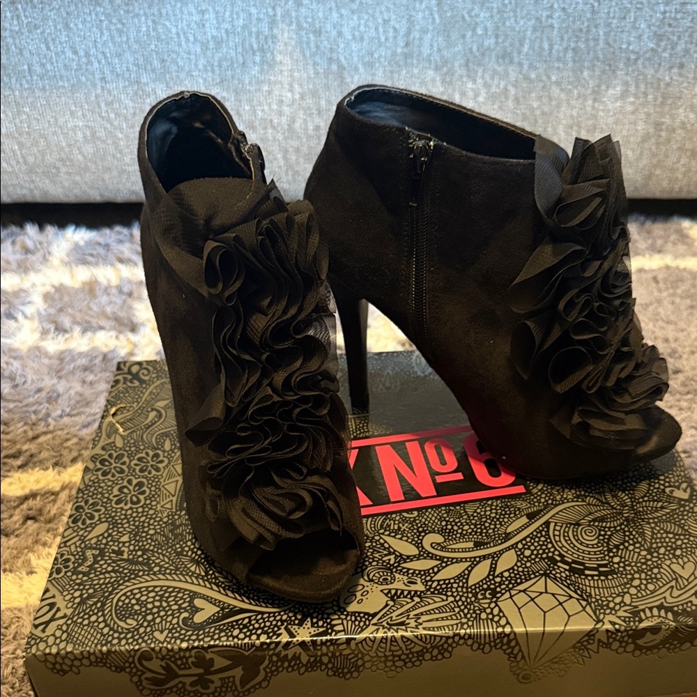 Mix No. 6 Black Ruffled Heeled Boots